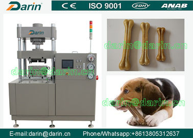 Les aliments pour chiens faisant la machine pressée poursuivre le cuir vert de mastications désossent des machines