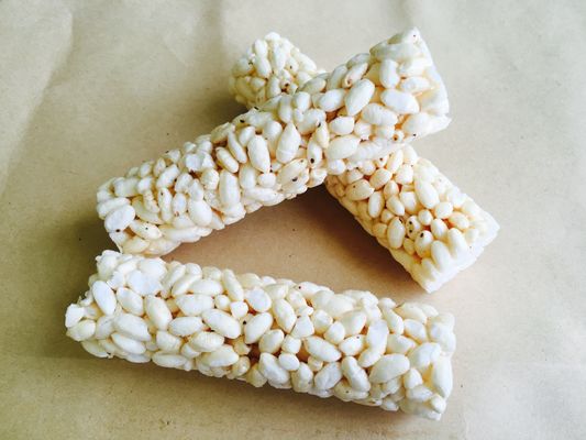 Barre de bâti de barre de céréale d'énergie formant différentes tailles et formes de machine