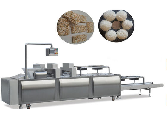 Barre de mélange de riz de sésame d'arachides de granola formant la ligne
