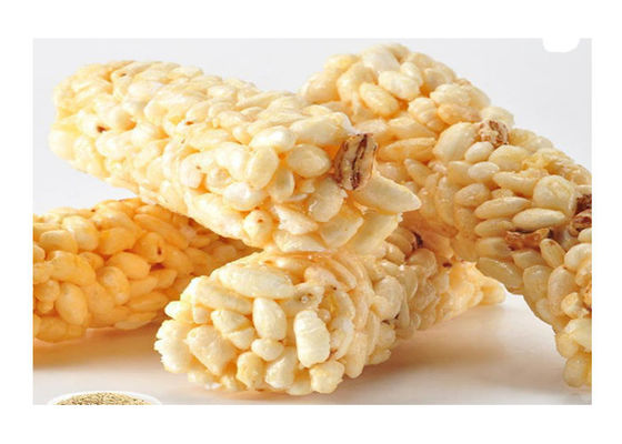 Barre de mélange de riz de sésame d'arachides de granola formant la ligne