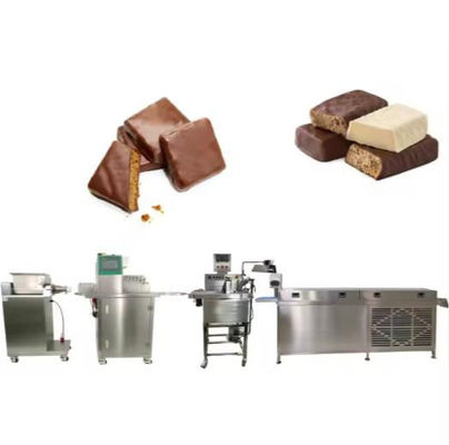 Barre gonflée de riz de sucrerie/barre de chocolat faisant la machine avec la formation et la coupure