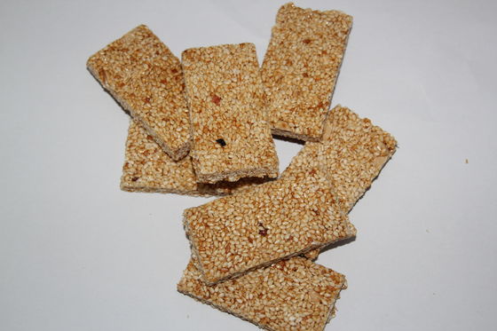 Barre de céréale de coupe de barre d'arachide faisant la chaîne de fabrication de barre de nutrition d'énergie de machine