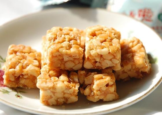 Barre fragile de céréale de sucrerie d'arachide faisant la machine, découpeuse de barre de céréale