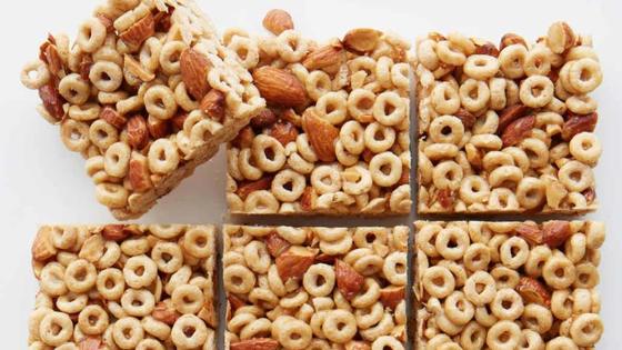 Catégorie comestible 150mm 80pcs/Min Granola Bar Making Machine