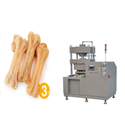 Le chien de peau de vache mâche l'os de chien faisant le poinçon d'os de cuir vert pressé par machine