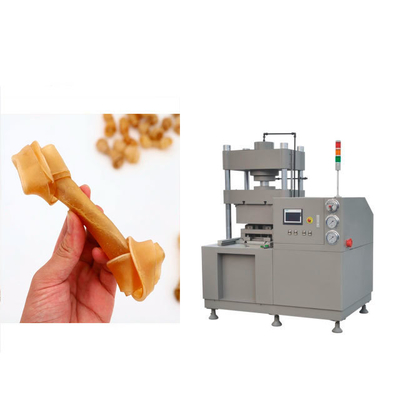 Les aliments pour chiens faisant la machine pressée poursuivre le cuir vert de mastications désossent des machines