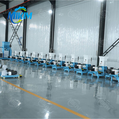 Petite machine flottante pour la fabrication d'aliments pour poissons Ferme d'élevage de volaille d'aliments pour poulets Extrudeuse Machine de mélange d'aliments pour animaux Extrudeuse ligne de production d'emballage