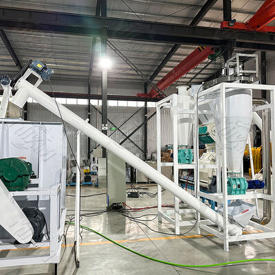 La ligne de production de granulés d'aliments pour animaux aquatiques extrudés en acier inoxydable entièrement certifiée CE est vendue pour transformer les matières premières en granulés riches en nutriments pour l'aquaculture et l'élevage.